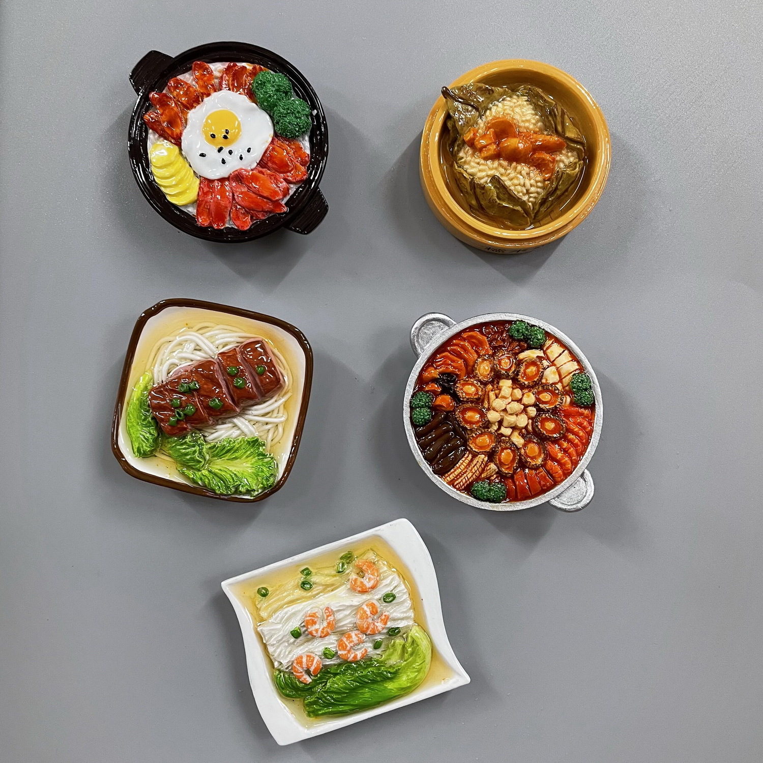 Resin fridge magnets are selling well. Realistic food toys, message stickers, new urban magnetic discount goods wholesale, and tourist souvenirs