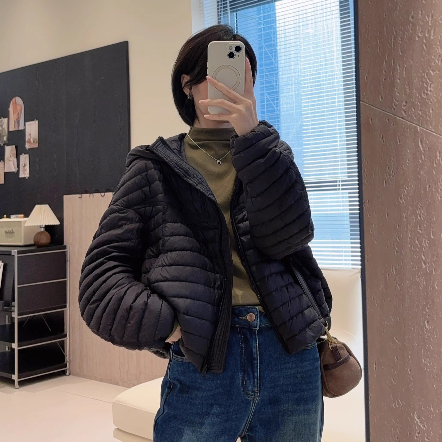 New winter 2025 solid color 90mm down white duck down hooded, light and slimming casual down jacket for women Application Scenario