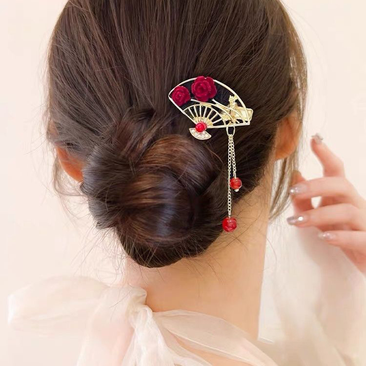 New Chinese-style alloy hair clips, plum blossom tassels, bangs clips, elegant hair clips, bride cheongsam, duckbill clips, and headwear for women from the national trend series Application Scenario