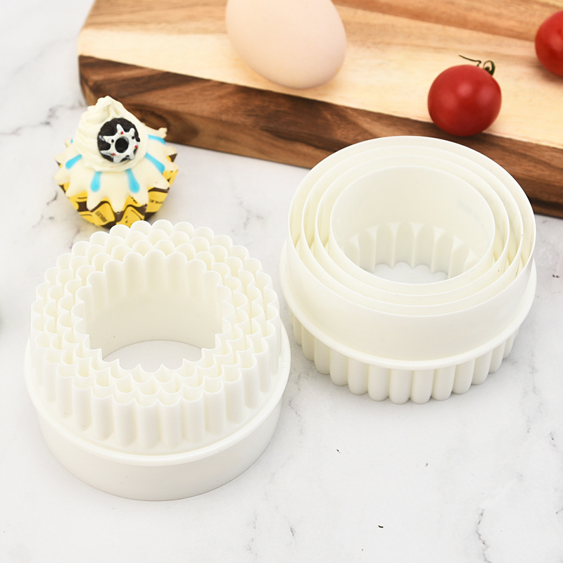 Round wavy tooth fondant cutting die baking mold Application Scenario
