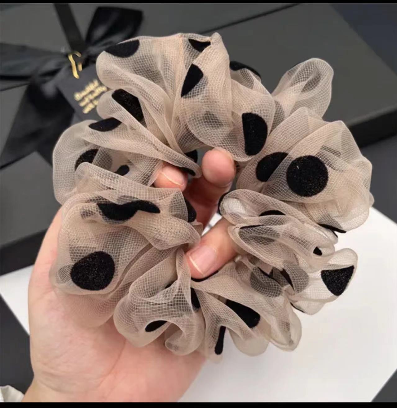 Korean Imported Organza Vintage Polka Dot Large Bowel Hairband Temperament Fairy Head With Rubber Band Large Bowel Ring Headdress Female Application Scenario