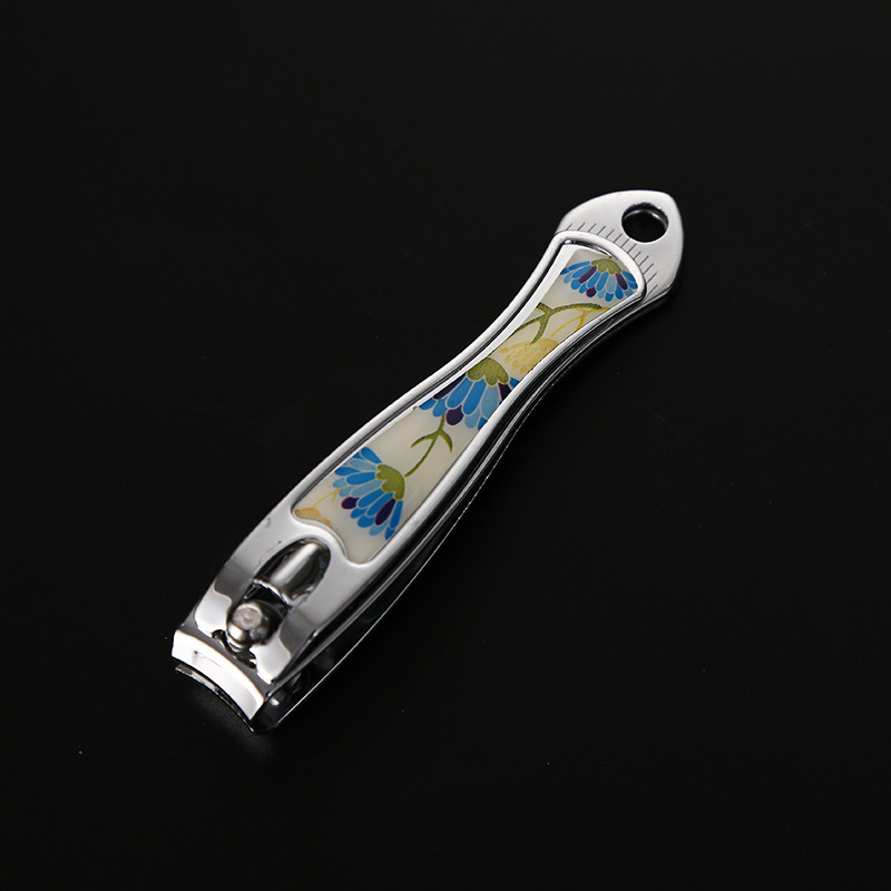 Stainless steel flat-mouthed nail clippers, nail pliers, nail knives, large nail knives, nail trimming scissors for adults, one yuan supply Application Scenario