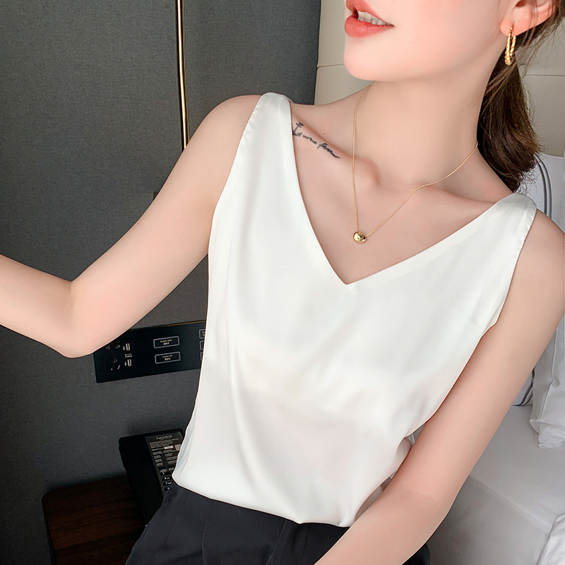 Summer bm ice silk innerwear vest, sleeveless plus-size outerwear top, French silk mulberry silk, lady's halter top, hot girl Application Scenario