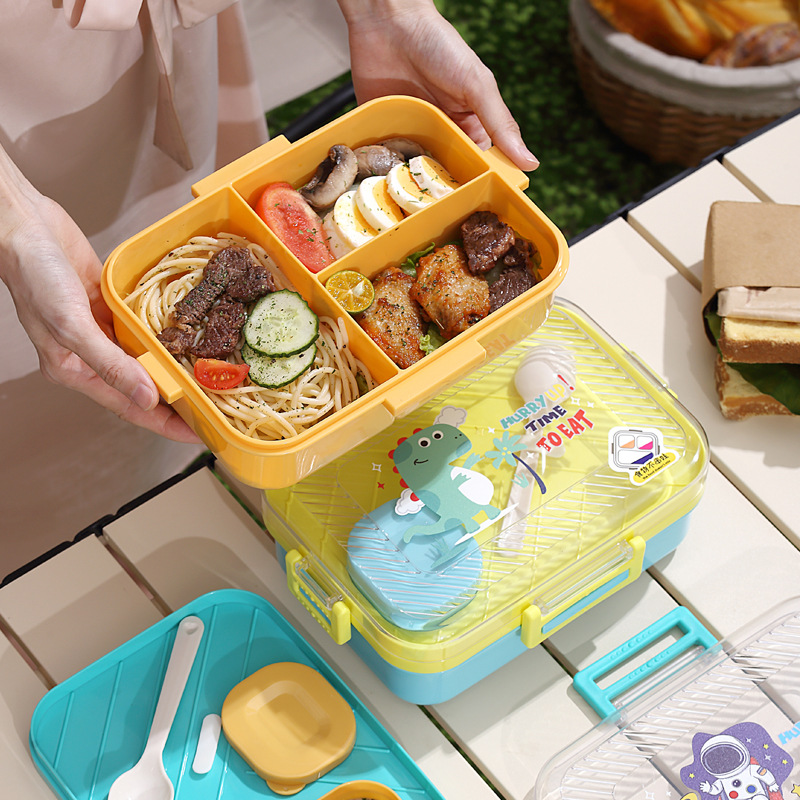 Simple portable bento box lunch box Creative astronaut space series cartoon bento box Fashion divider lunch box Application Scenario
