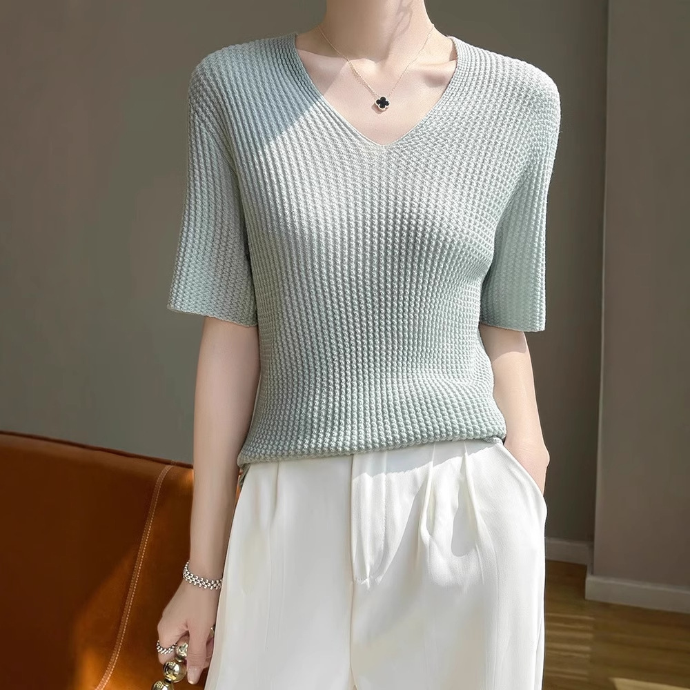 Tencel wool short-sleeved women's V-neck pullover pleated T-shirt with texture, thin knitted T-shirt, half-sleeved inner layer top Application Scenario