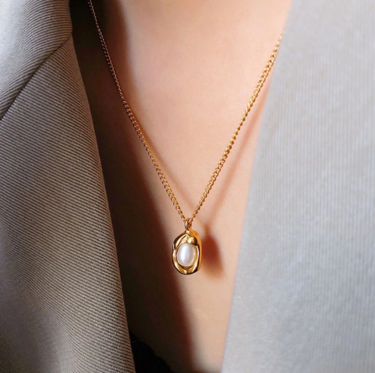 New Korean-style titanium steel pearl necklace, a versatile lady's light luxury French simple and fashionable collarbone chain that doesn't fade Application Scenario