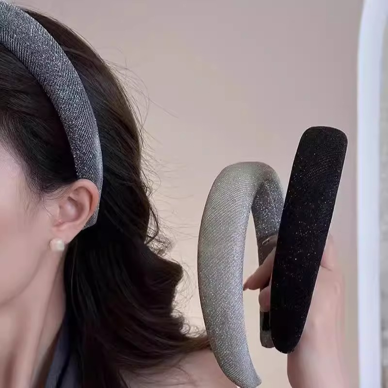 The new high-top sponge headband for women, 2025, exudes a sense of sophistication and elegance. It is a hair clip for washing the face and pressing hair pic 5
