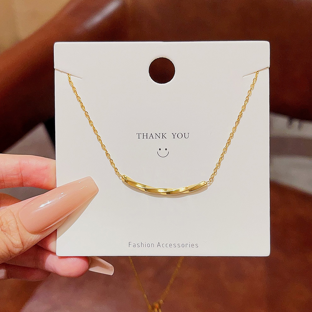 Korean Titanium Steel Necklace Does Not Fade Female Light Luxury Niche Design Choker French Collarbone Choker Hot Accessories Wholesale Application Scenario