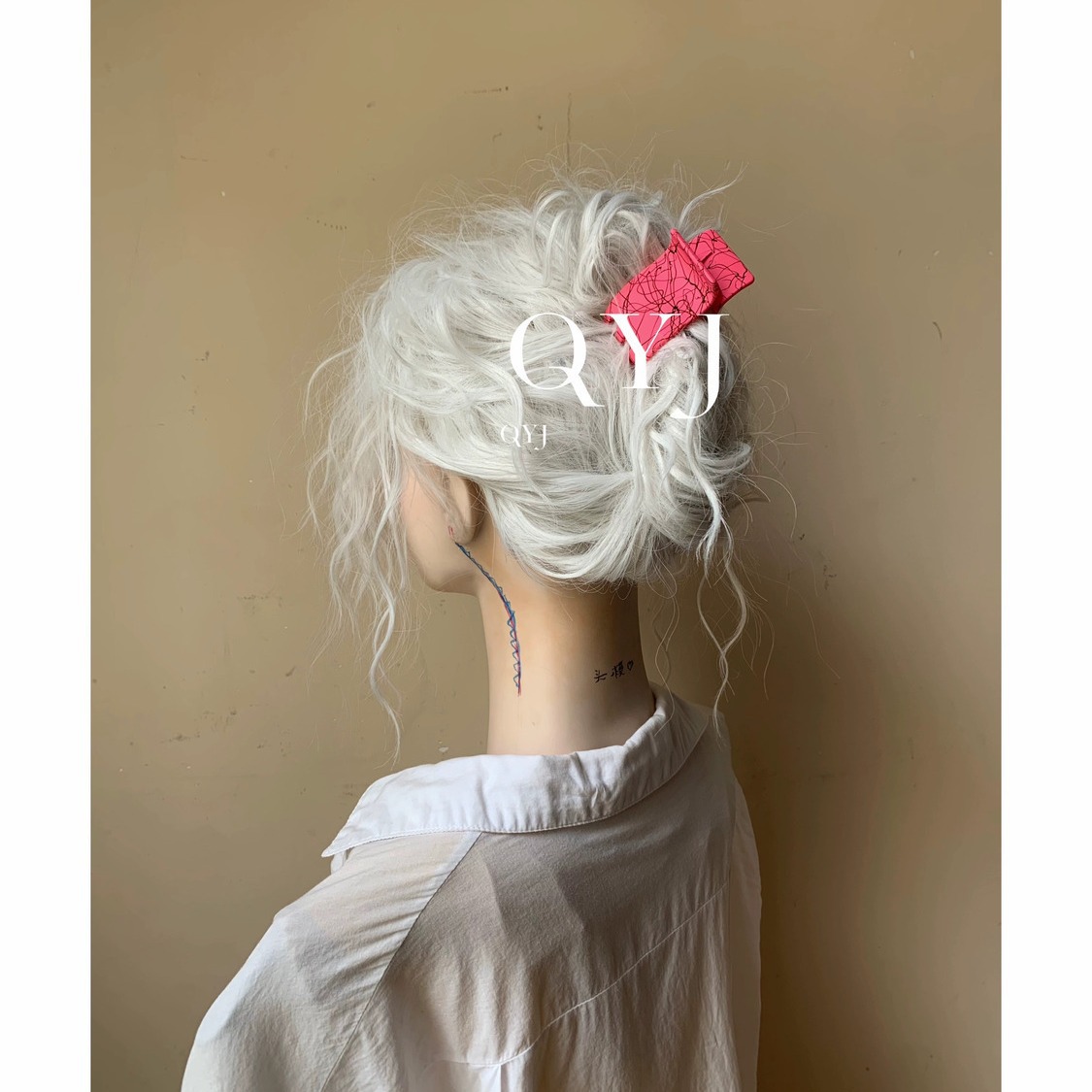 The 2023 new 6-tooth matte spinneret with a high spinneret ratio can catch old customers. Close your eyes and put it into the gripper to grab the hair and the back of the head