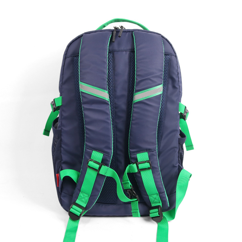 双肩背包实物图