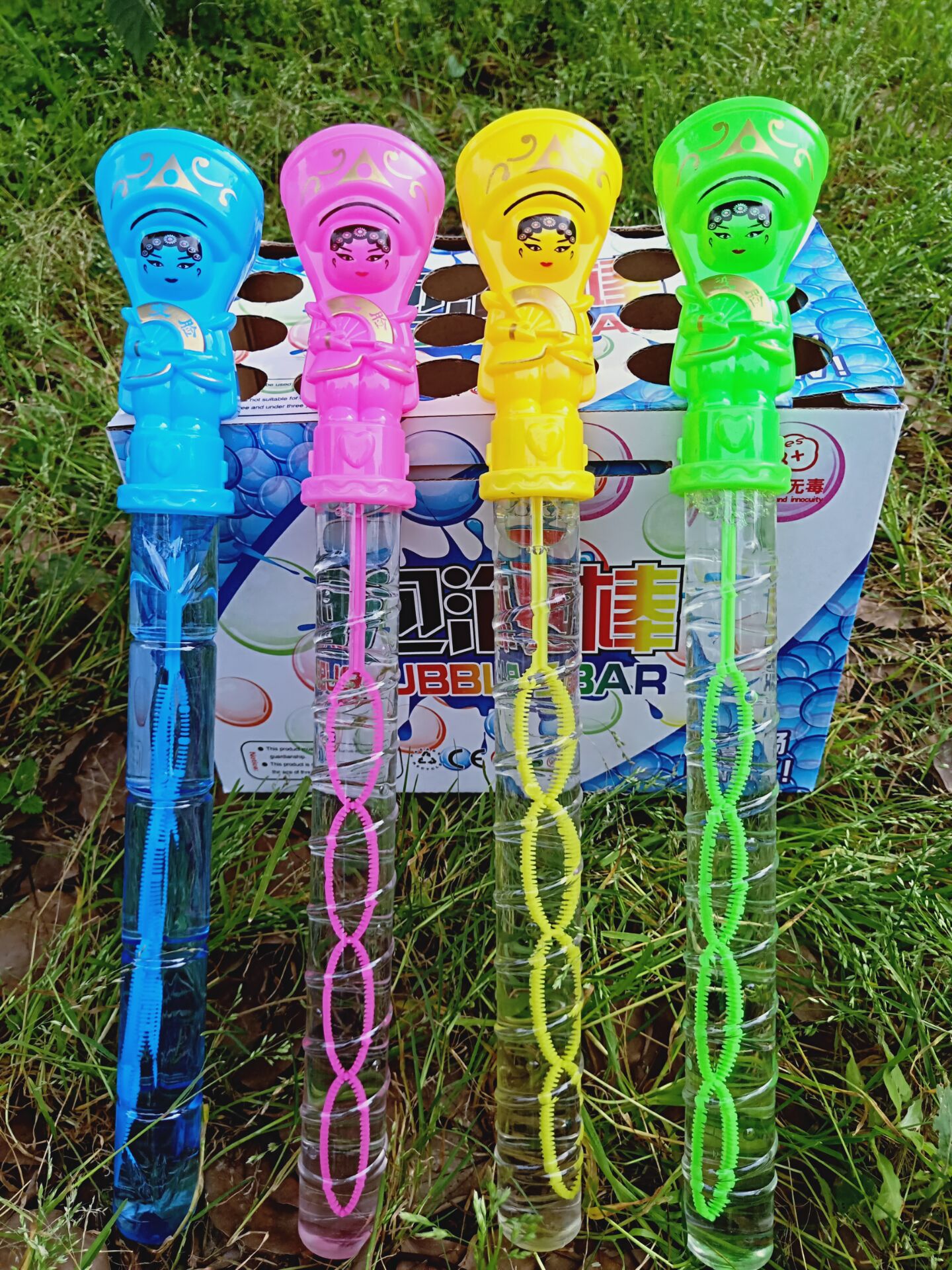 Cartoon bubble blowing stick toys, children's bubble swords, Western swords, park street vending toys, bubble blowing water wholesale Application Scenario