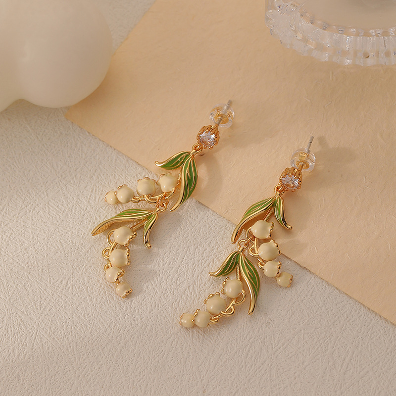 New retro style lily of the valley long oil-dripping earrings for women, light luxury, niche fashion, forest-themed, super fairy-like vintage earrings