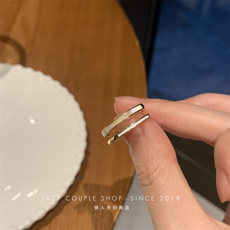 A light luxury mother-of-pearl double-layer plain ring ring that accentuates a slender hand and exudes a sense of sophistication. It features a unique and trendy open ring design on Instagram for women Application Scenario