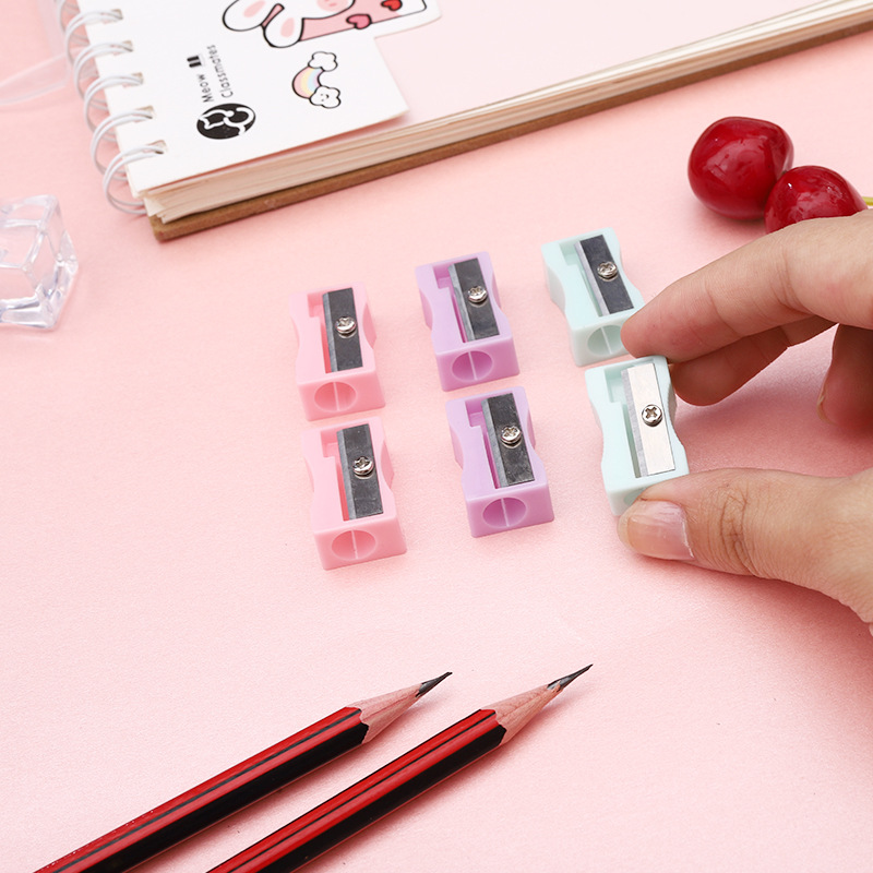 Macaron color manual Mini pencil sharpener Color small size single-hole pencil sharpener Plastic bucket grater student stationery Application Scenario