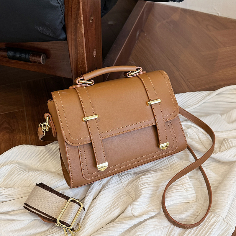 流行时尚高级感手提包新款百搭小众设计单肩斜跨包简约小方包热卖详情图3