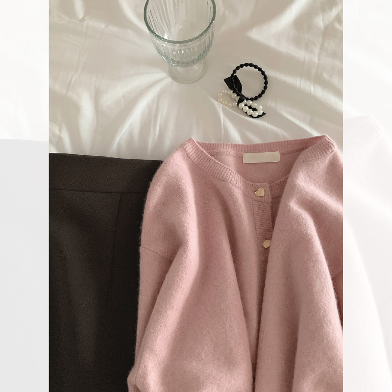 A gentle pink sweater with heart-shaped buttons for women in the spring and autumn of 2022, paired with a loose and sweet knitted cardigan jacket Specification image