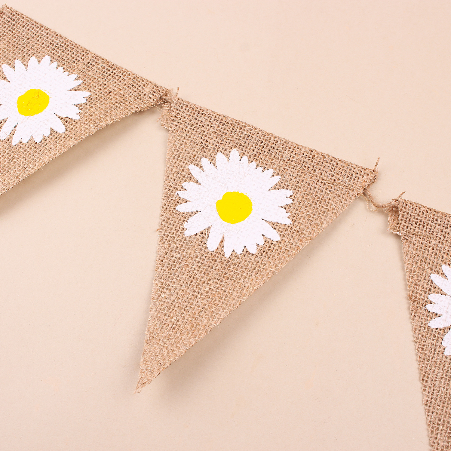 Cross-border Daisy, linen, triangular flag, party decoration, scene arrangement, banner display, factory direct sales Application Scenario