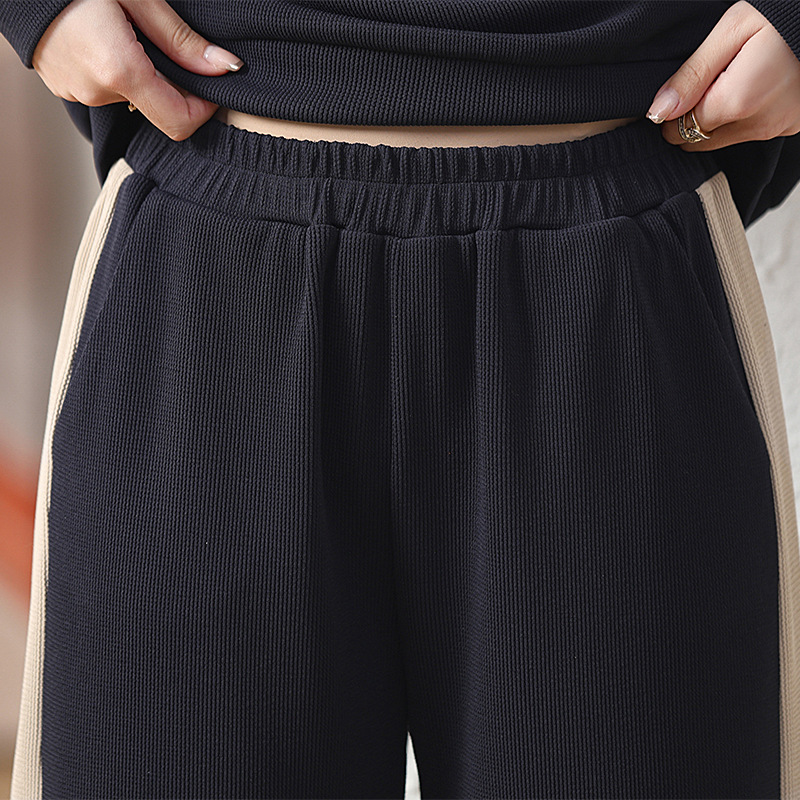 New autumn collection for middle-aged moms, a color-blocking sportswear set for middle-aged women, a loose lapel hoodie, long-sleeved two-piece set Application Scenario