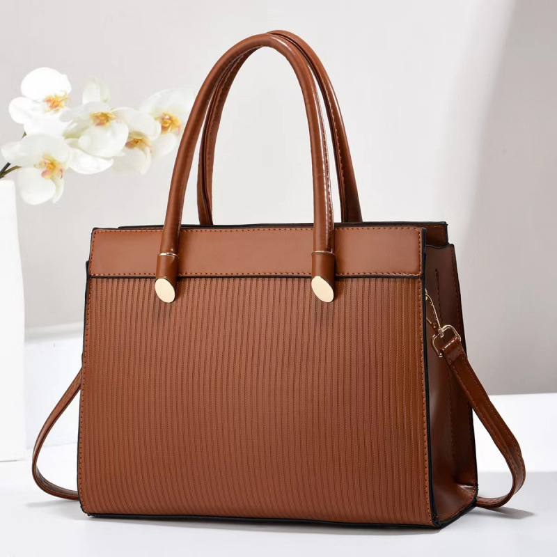 The trendy single-shoulder crossbody bag of 2025 is a bestseller. The new women's crossbody bag is fashionable and elegant, while the mom's bag is simple and elegant