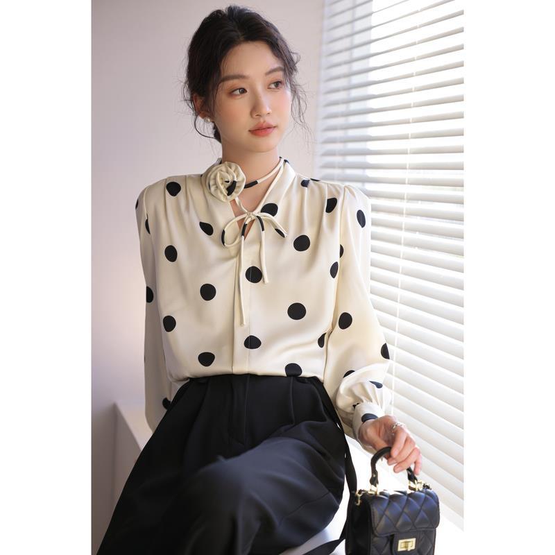 Chanel-style V-neck lace shirt for women 2023 new autumn collection, a beautiful French blouse with long sleeves and chiffon top Application Scenario