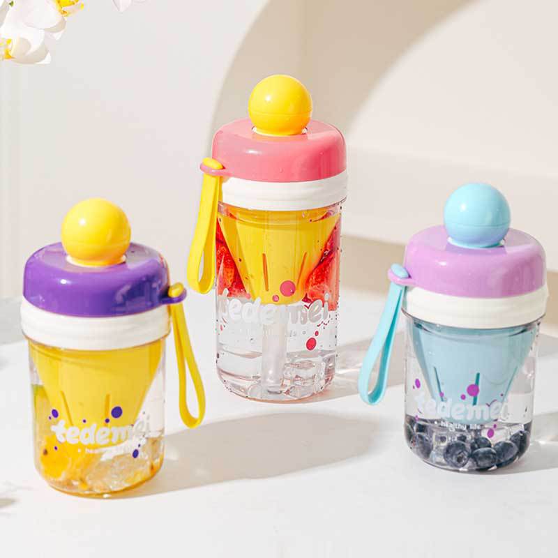 Summer water cup, high appearance level, simple hand-held water cup, straw cup, large capacity tritan tea brewing cup, sports water cup