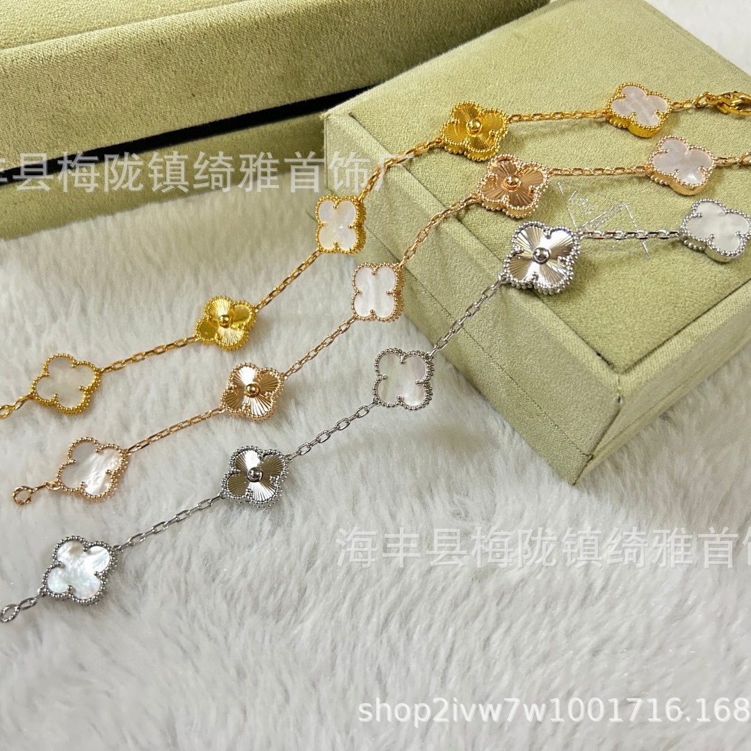 Fanjia Four-leaf Clover Five-Flower Bracelet for girls' high school version Lucky bracelet, thickened electroplated, wholesale, live supply Application Scenario