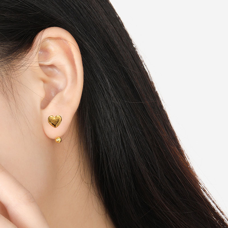 Cross-border Amazon matte geometric circular high-end C-shaped ear stud, simple spiral design U-shaped ear stud Application Scenario