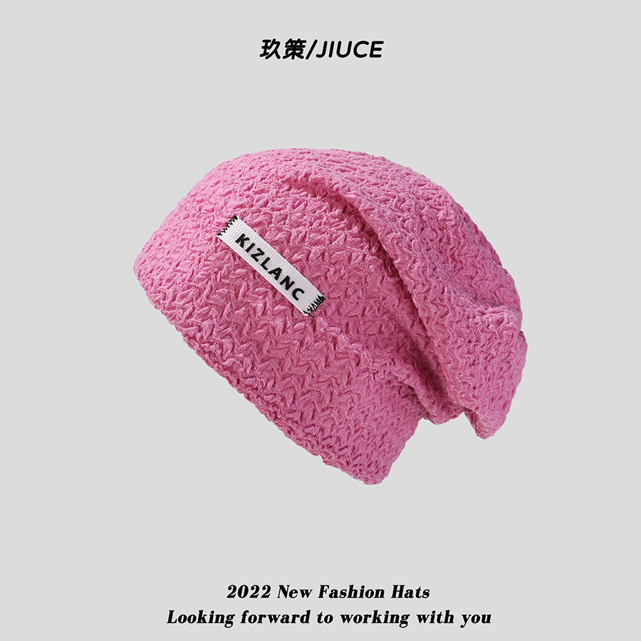 The popular moon-shaped pullover hat for women in the spring and autumn season features a thin and laid-back style with a large head collar and a loose head cap, creating a cold hat trend Application Scenario