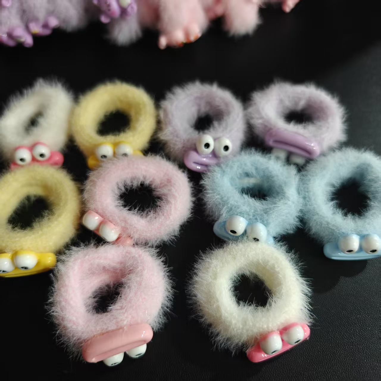 【 No. 152 】 Cartoon Plush Hair Tie 100/ pack 2000/ piece Children and students Autumn and Winter Cute Hair Tie Bear Rabbit Hair Tie Head Tie Hair Accessory Plush hair accessory 1 yuan wholesale
