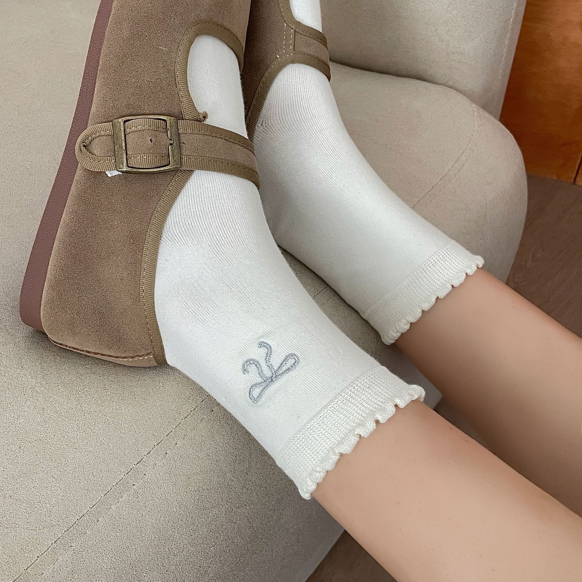 One-piece consignment of socks from the street stall: ballet-style lace embroidery bow socks, combed cotton Japanese-style miu style white mid-calf socks, grey pile socks pic 8
