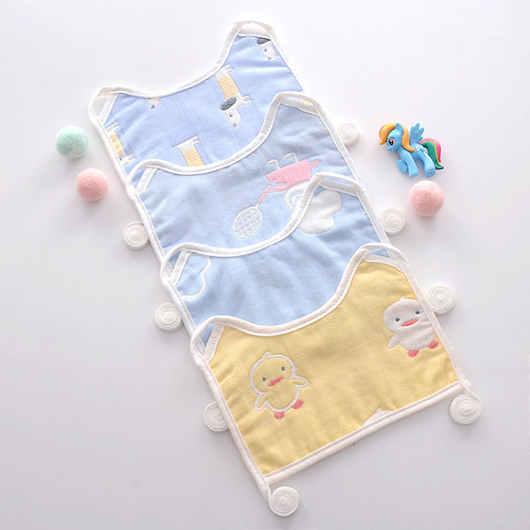 ويكون الطفل المولود حديثاً قماش مغلف على شكل وشاح ممتص، وملابس واقية من القيء Item Picture