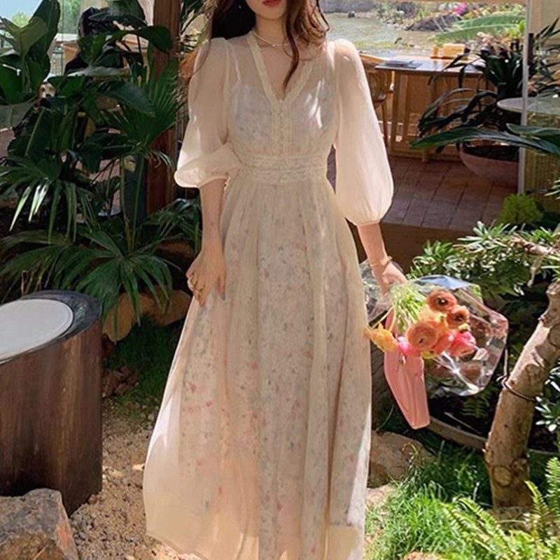 This 2022 new summer short-sleeved French halter floral dress for women's wear is elegant, high-end, and has a unique design sense