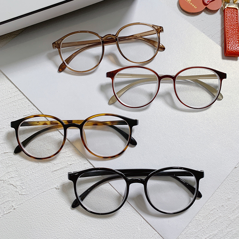New anti-blue light flat glasses, Korean version plain glasses frame, retro round small frame, no diopter frame, ready-made myopia glasses Application Scenario