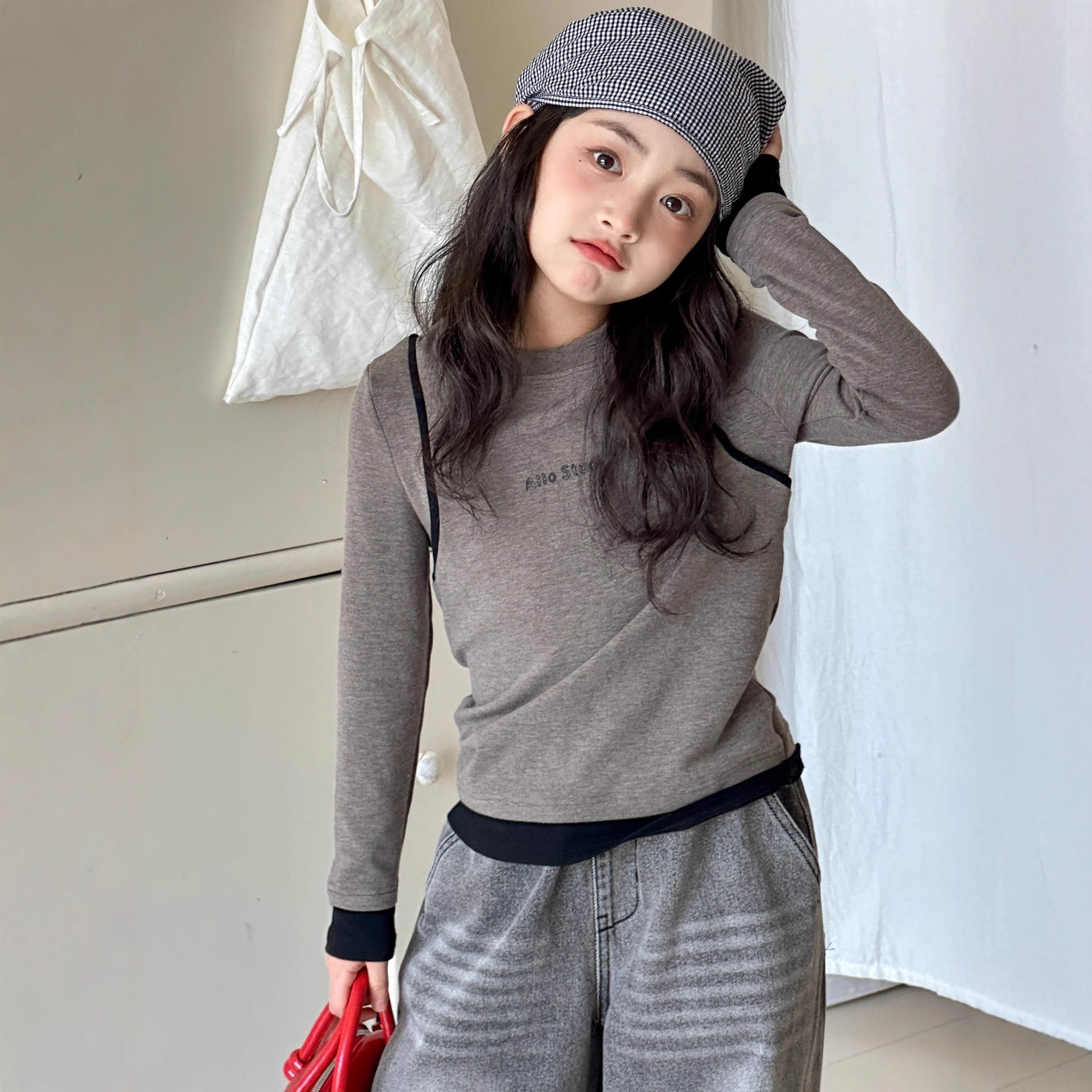 Little Red Fish Girls' Long-sleeved T-shirt 2025 Autumn New Style Autumn top Spring and Autumn children's parent-child base layer fashion details Picture