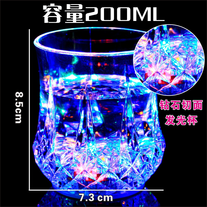 七彩发光水杯/倒水就亮创意产品图