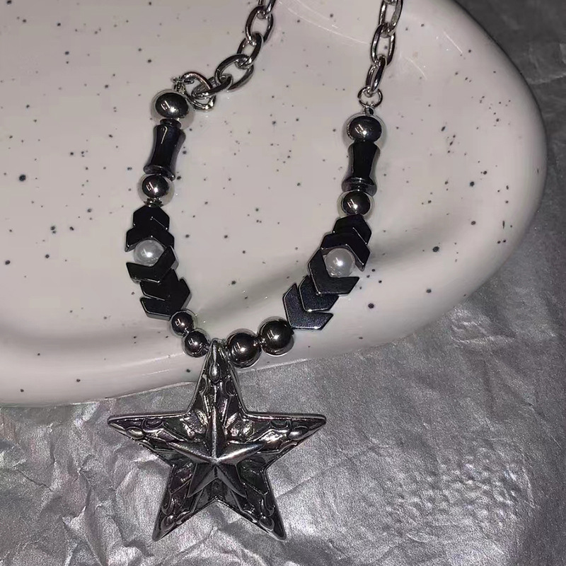 Y2K Heavy Industry beaded Star Necklace for women, titanium steel, subculture, hot girl, sweet and cool, punk style, niche European and American necklace trend Application Scenario