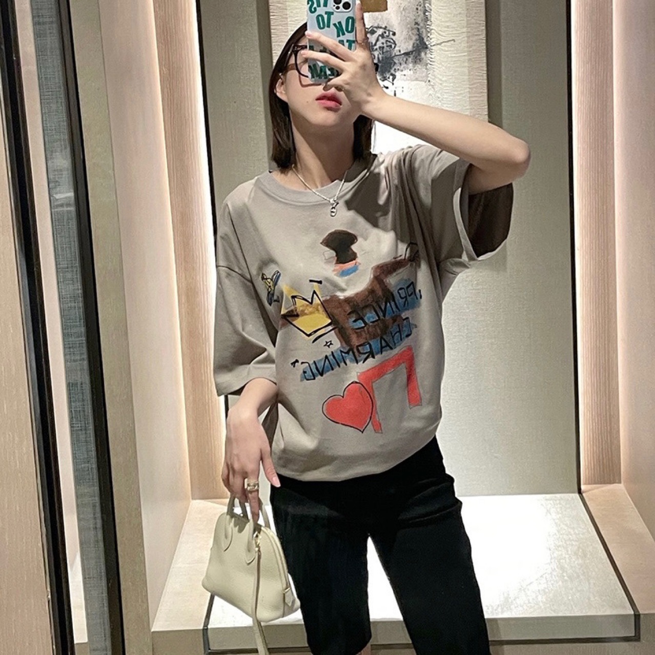 女式T恤实物图