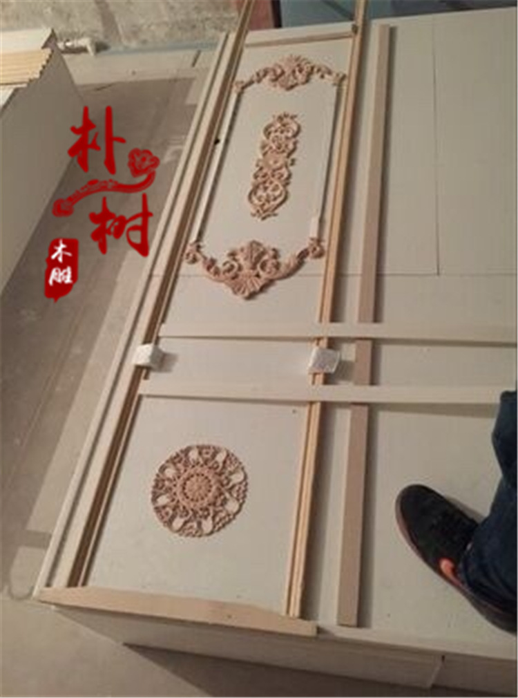 Wholesale Dongyang wood-carved round door core decoration, European-style solid wood veneer, kitchen and bedroom cabinets, hollow round plates Specification image