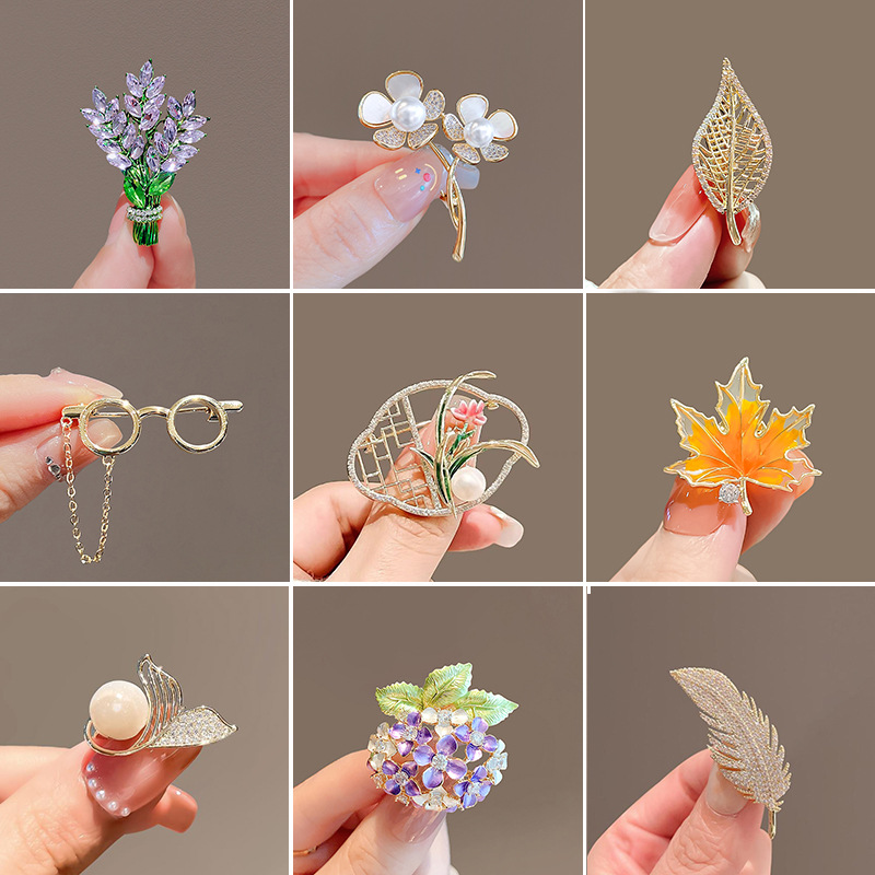 New fashionable anti-glare brooch for women, elegant and simple pearl brooch pin for fixing clothes, versatile accessory Specification image