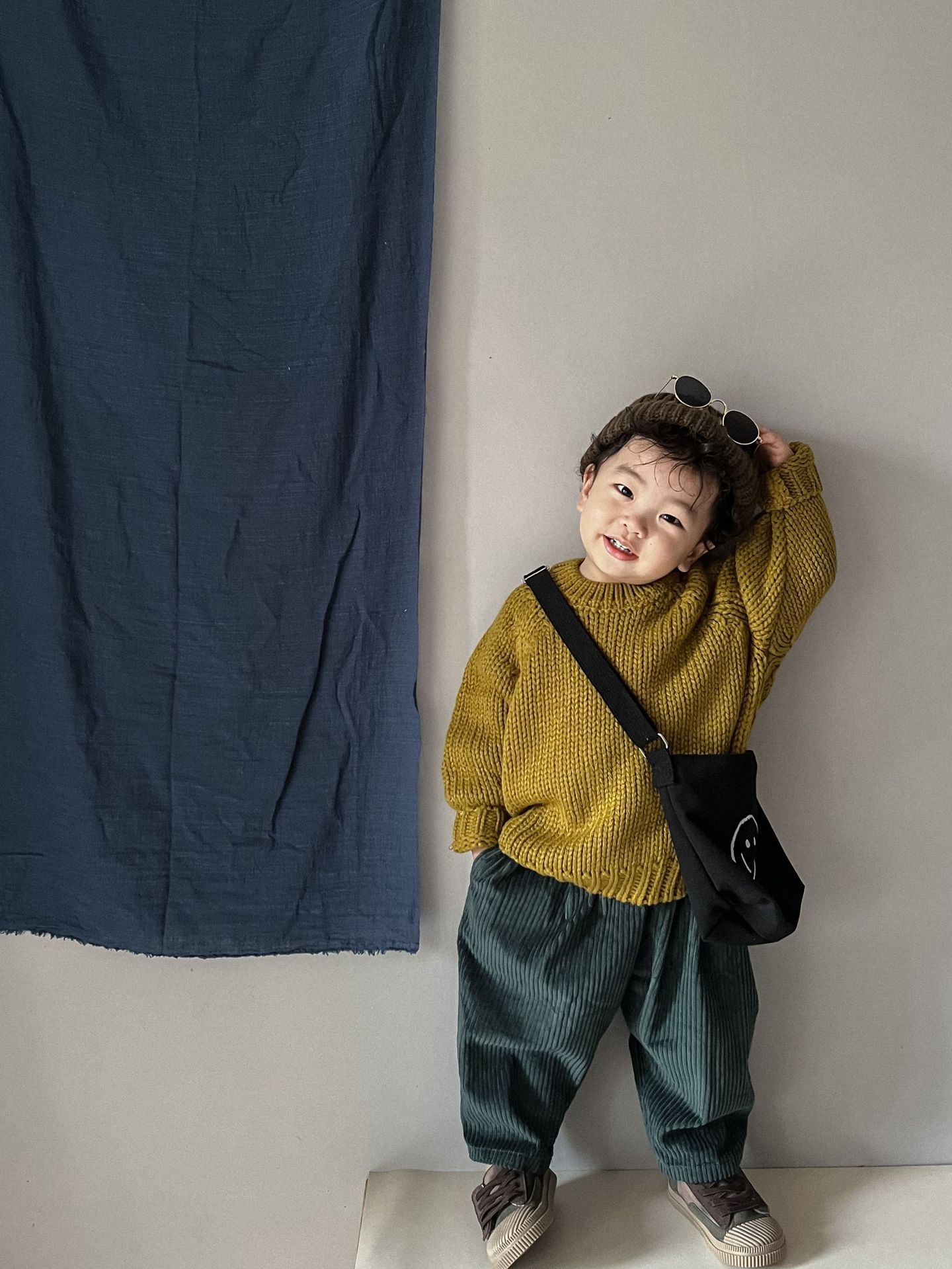 Korean children's clothing for autumn and winter: long-sleeved, thickened green knitted base, Korean-style pullover, forest-themed round-neck girls' sweater details Picture
