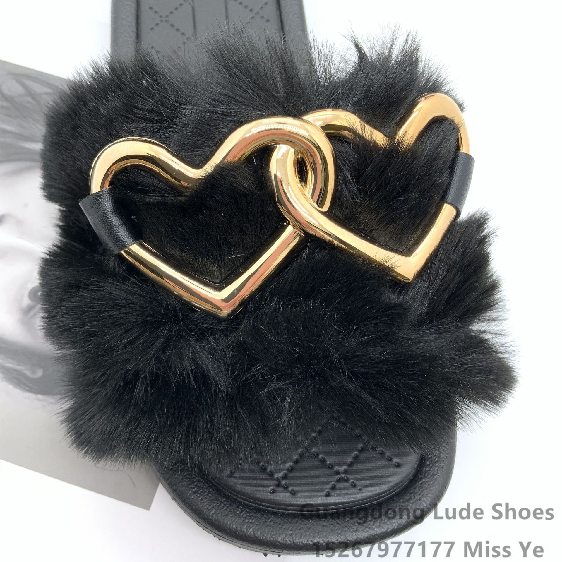 2022 New Women's Slippers Fuzzy Slippers Fashion Love Metal Buckle Soft Sole Thick Slippers Guangzhou Women's Shoes Application Scenario