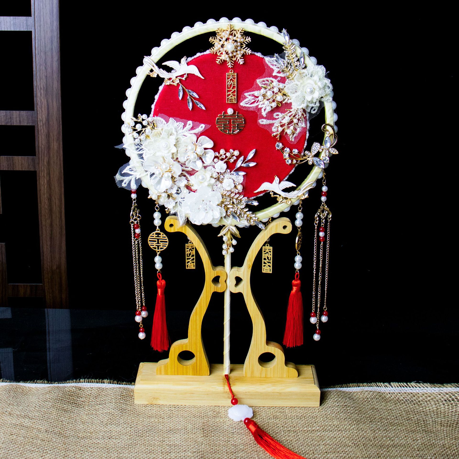 Wholesale of solid wood Nan bamboo fan stands, ancient-style bride fan brackets, folding fan bases, fan ornaments, display stands, and bases Specification image