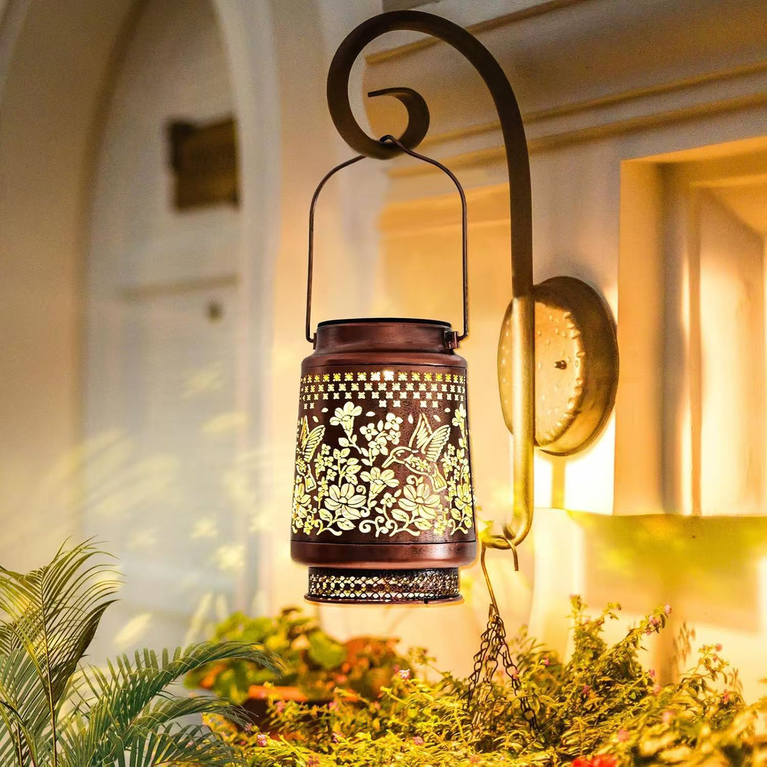 Cross-border solar hummingbird horse lantern Outdoor courtyard decoration waterproof ironwork hollowed-out lantern villa garden projection lamp