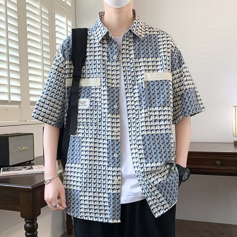 A new summer stylish, loose, trendy and versatile men's short-sleeved shirt with oversized checks