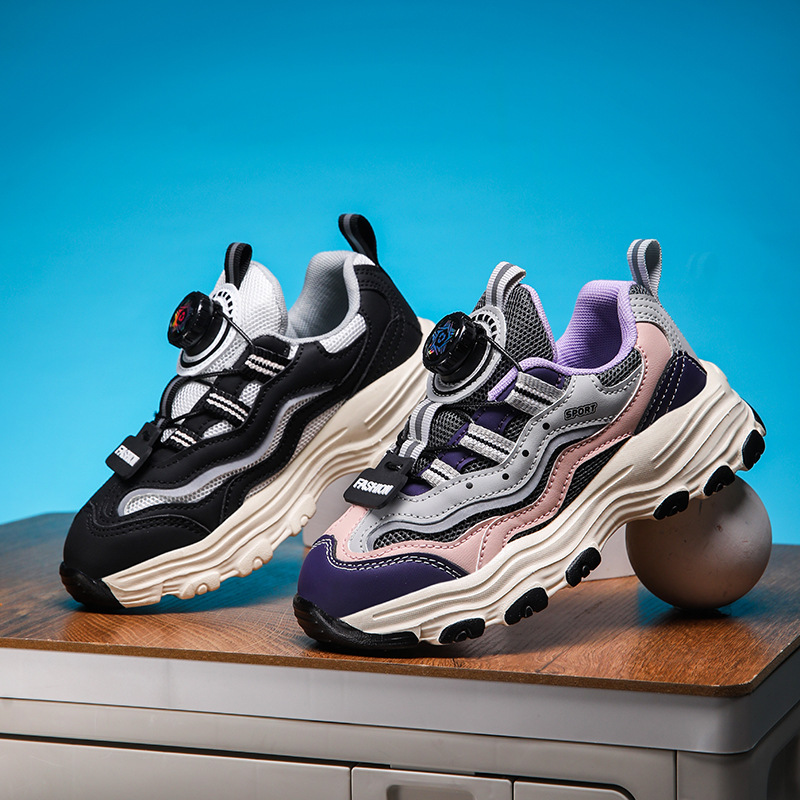 童运动鞋实物图