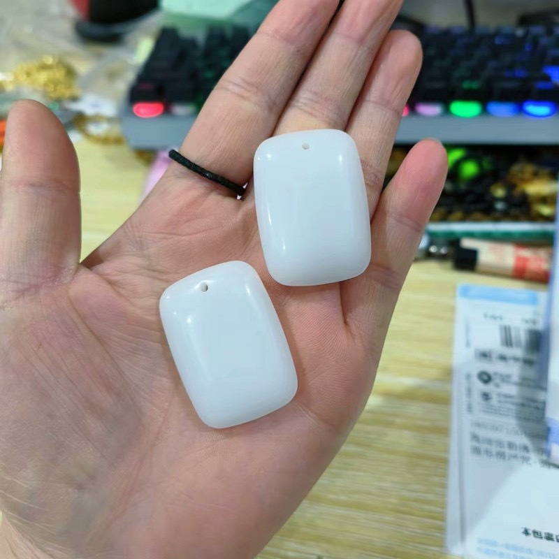 A fresh and clean white jade pendant with a peace pendant, a live-streaming ranking gift style necklace, and a street stall sales accessory pic 2