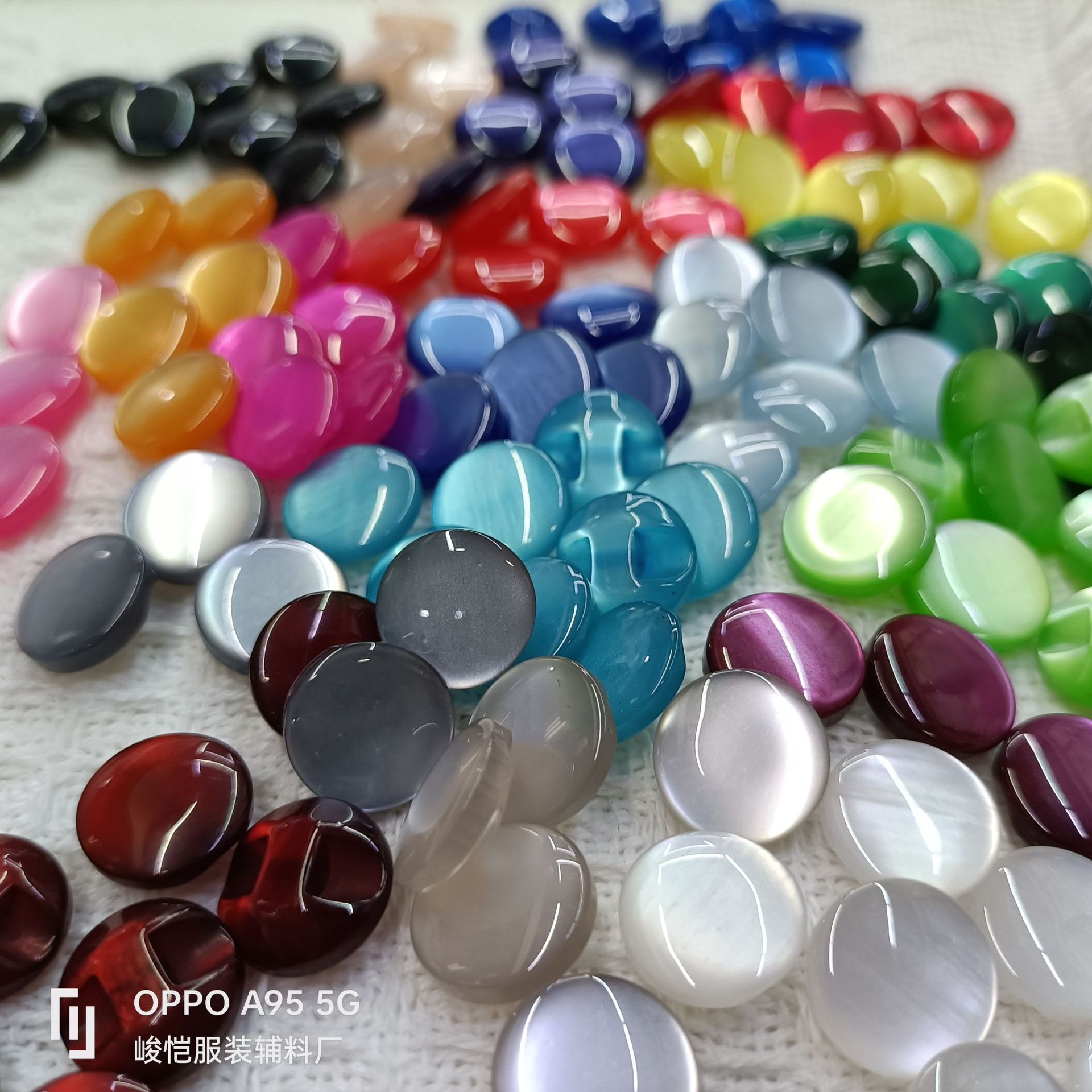 Resin colored pearlescent shirt buttons, candy-colored children's blue sweater, dark eye baby knitted sweater coat buttons details Picture