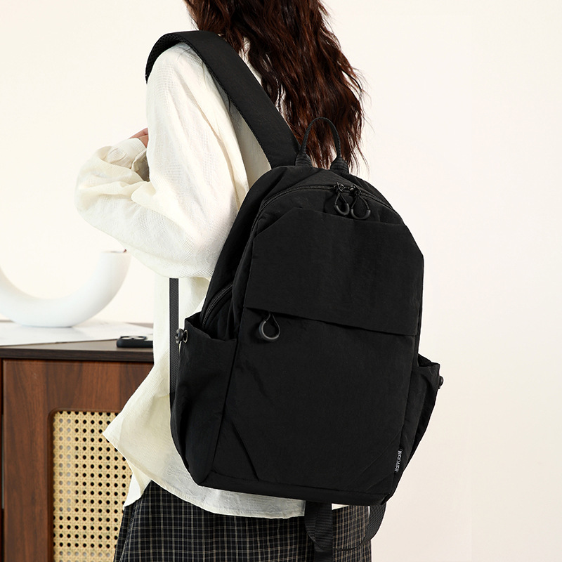 Small backpack for men, small trendy brand, mini lightweight student schoolbag, sports short distance, business trip and travel small backpack for women Application Scenario