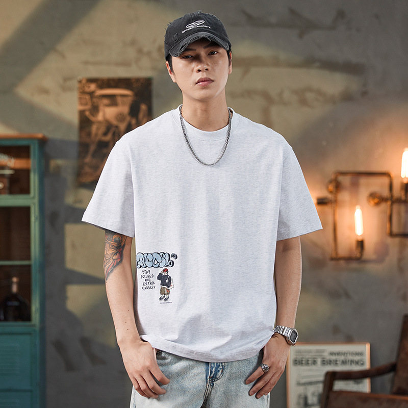 ALLIN's highly anticipated black off-the-shoulder short-sleeved T-shirt for men's summer, featuring a cartoon-printed half-sleeved American-style loose top on the back Application Scenario
