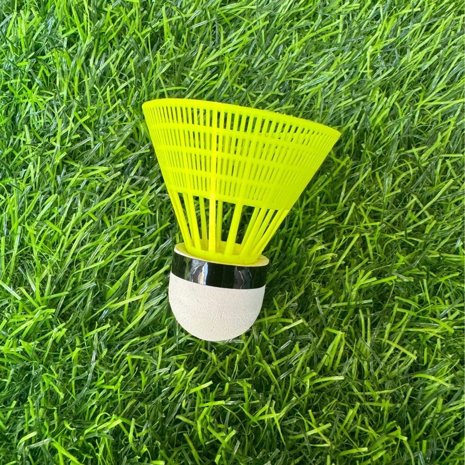 厂家现货供应快速羽毛球尼龙羽毛球球拍耐打稳定飞行